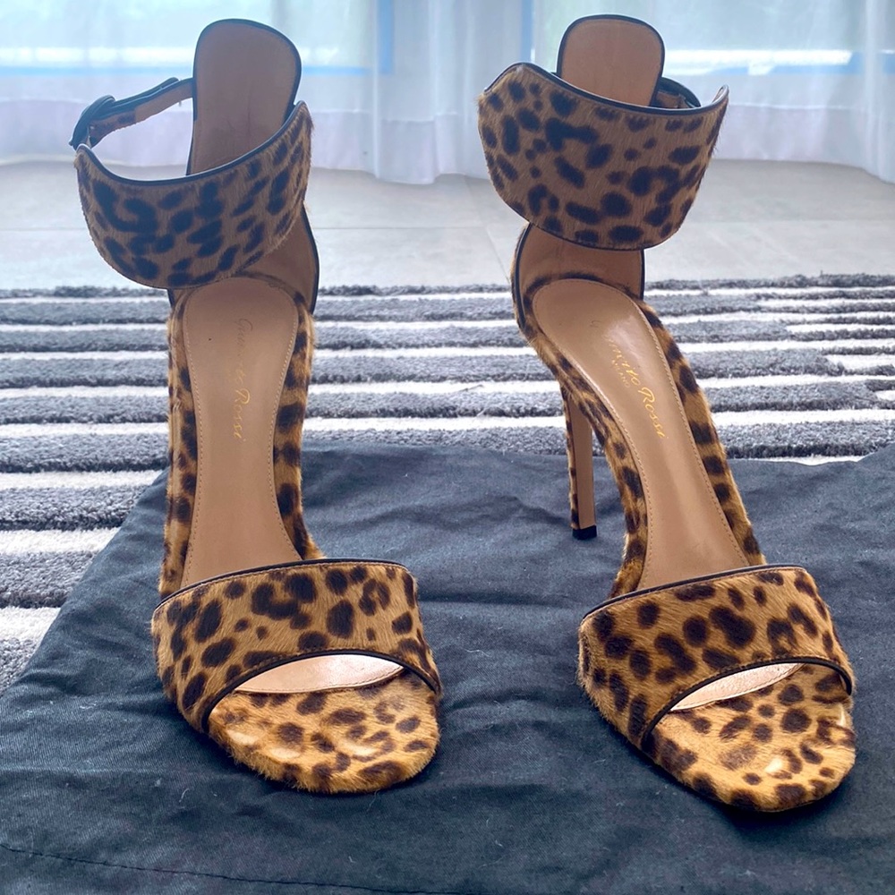 Incredible Gianvito Rossi opportunity- size 37 leopard pony